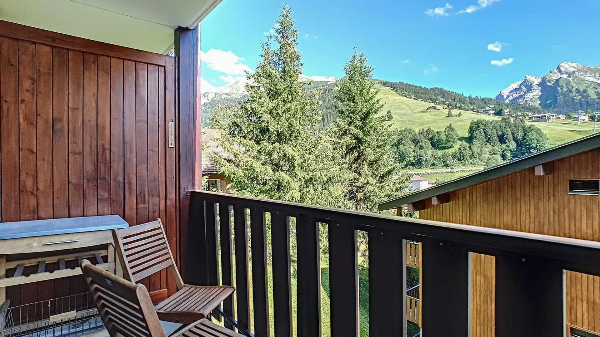 Apartment La Clusaz : Appartement 6 Pers Avec Wifi Et Parking, Animaux Admis - Fr-1-818-86
